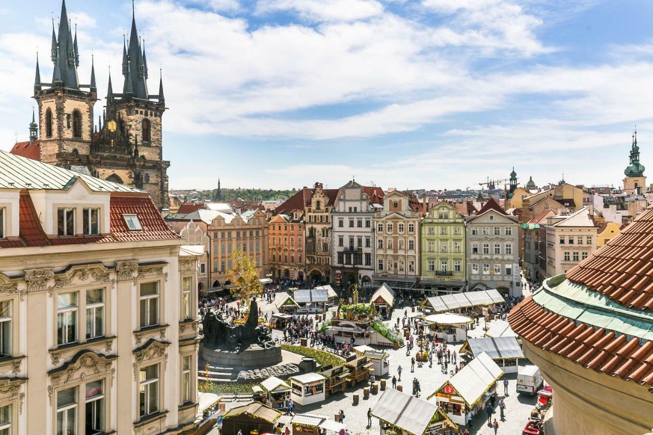 The Old Town Square & Parizska Daire Prag